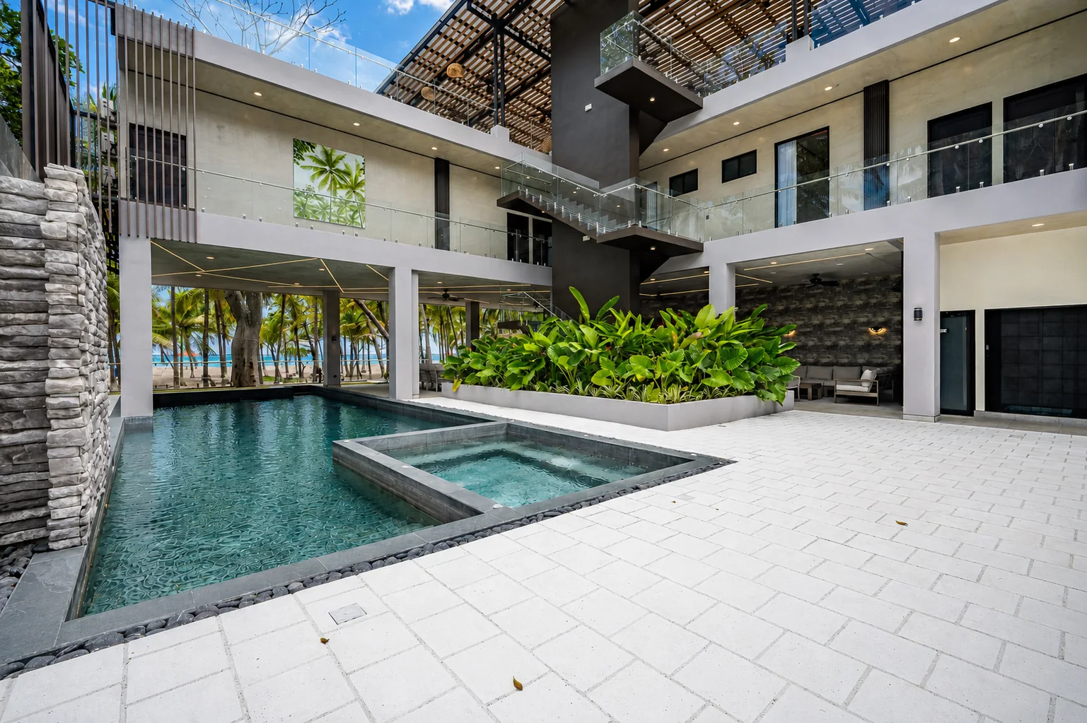 Courtyard pool and spa at Casa Las Palmas