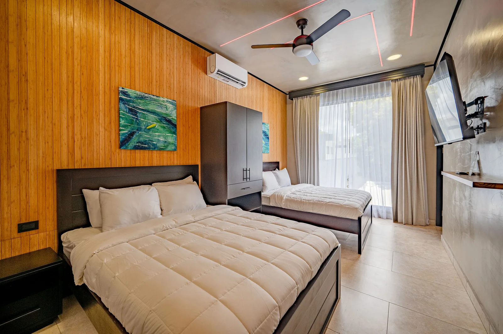 DOUBLE QUEEN BEDROOM
