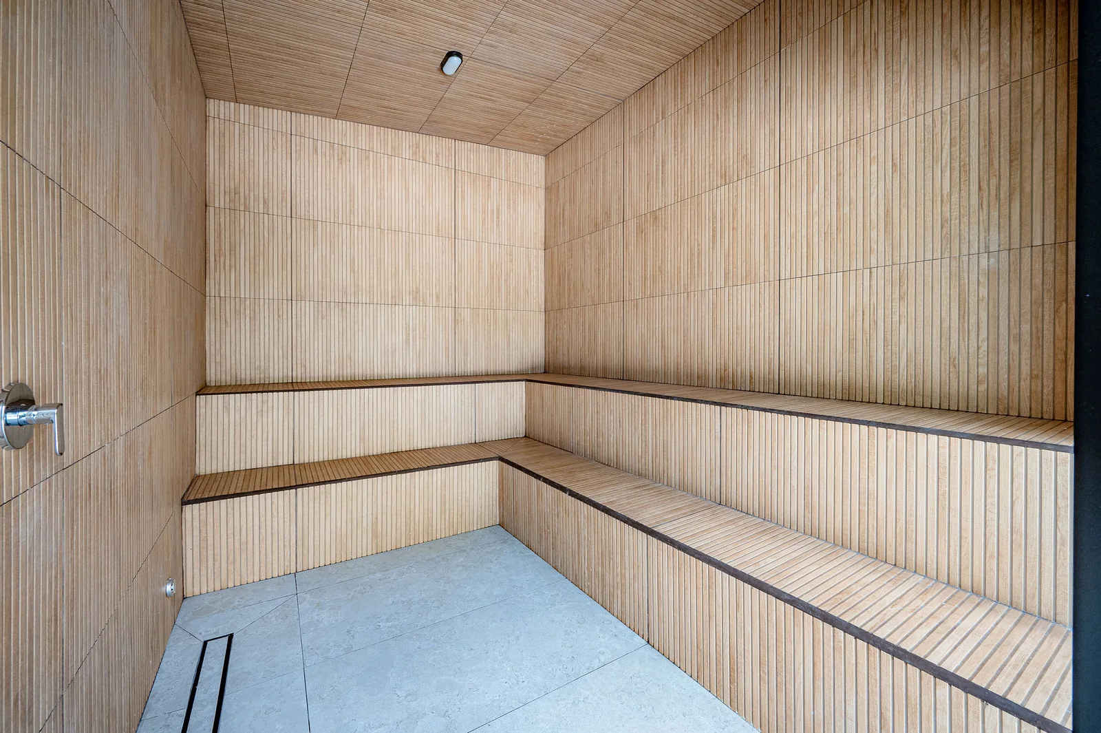 STEAM ROOM WITH SHOWER