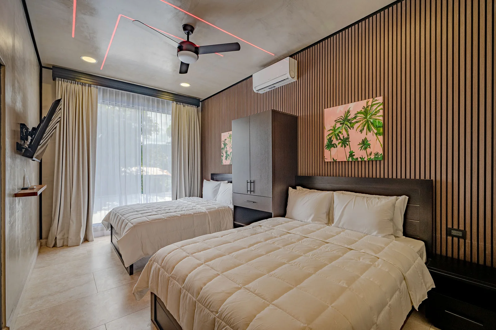 Double-queen bedroom for families